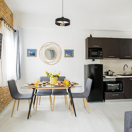 Deluxe Town Hall Square Flat In Historical Center 3 Corfu  Bagian luar foto